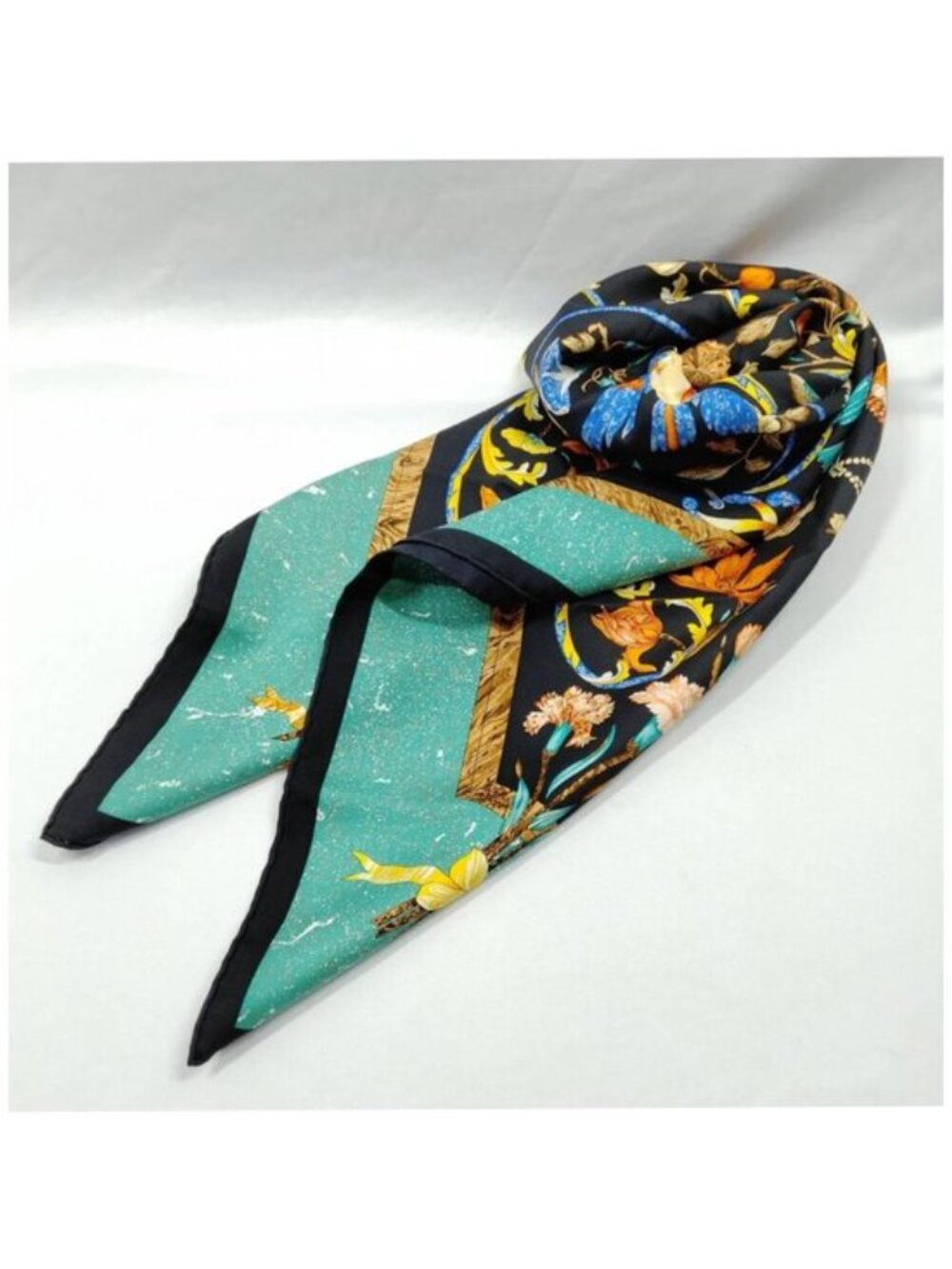 Authentic Hermès Pierres d’Orient Silk Carré 90 Scarf - Picture 4 of 10